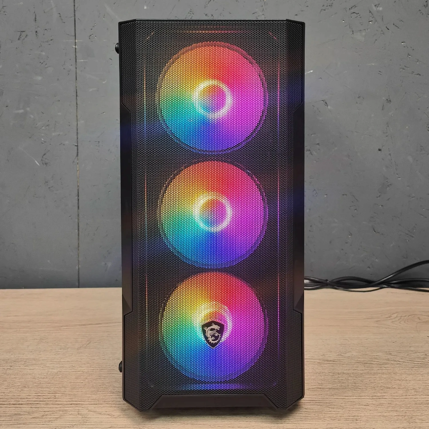 Игровой компьютер 990463 (Ryzen 5 5500 3,6 ГГц/AMD B550/16 ГБ 3,6 ГГц/1024 ГБ SSD/RTX 5050 8 ГБ/Wi-Fi/650W/ALSEYE Audin-BK ARGB Black)